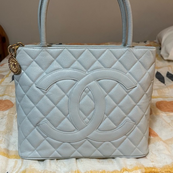 Authentic CHANEL Medallion tote bag. Greyish blue color - Picture 2 of 8